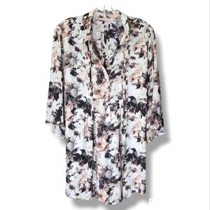 + IN Every Story Floral 3/4 button bell sleeve tunic length tie back top